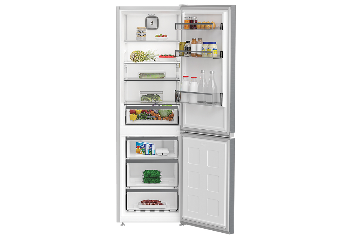 Απεικονίζεται ο ψυγειοκταψύκτης ανοιχτός, γεμάτος τρόφημα και ροφήματα.